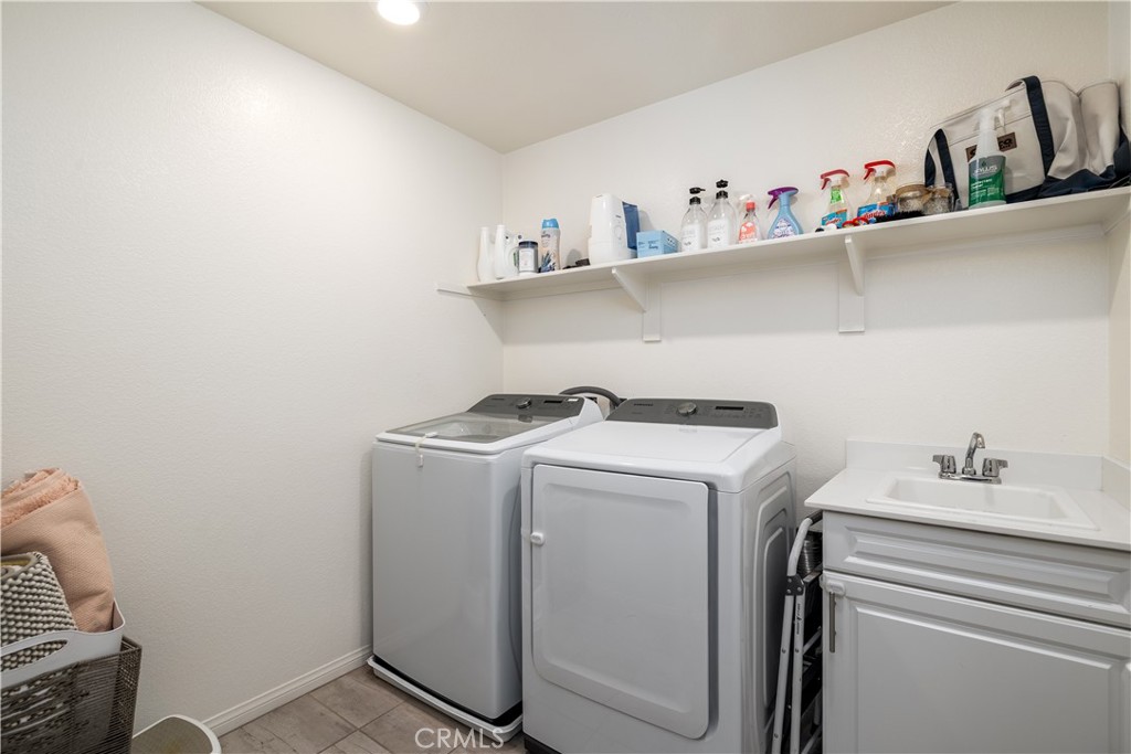 30538 Oasis Road Murrieta, CA 92563 - Photo 17 of 26 Laundry room upstairs