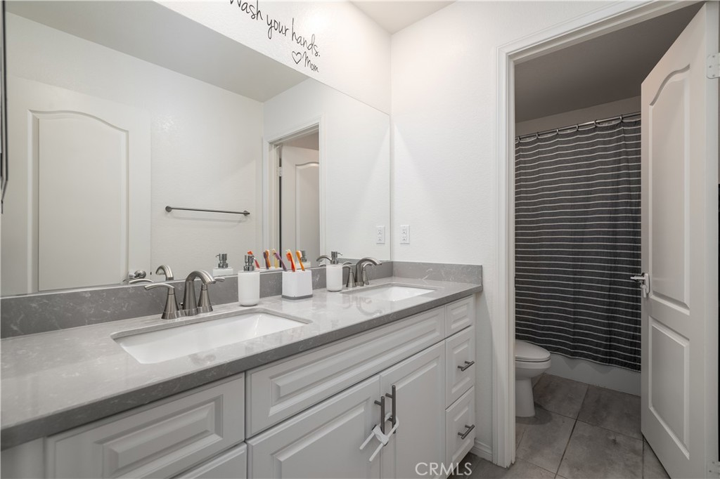 30538 Oasis Road Murrieta, CA 92563 - Photo 19 of 26 Additional full bath with dual sinks upstairs