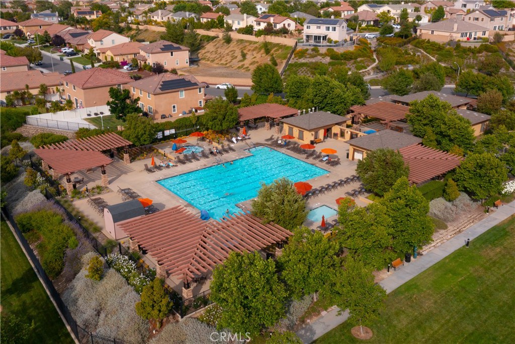 30538 Oasis Road Murrieta, CA 92563 - Photo 29 of 29 Spencer's club house pool