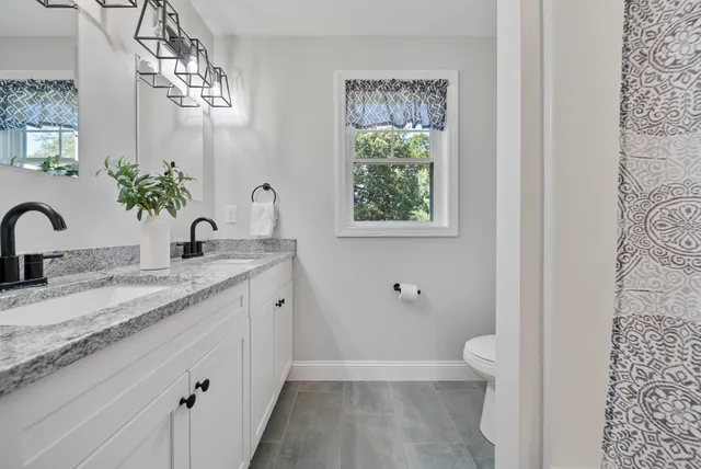 $1,400,000 | 17-a & B Page Road, Kingston, NH 03848