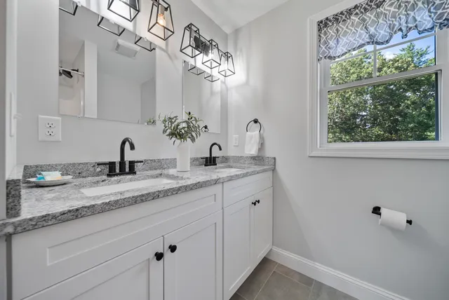 $1,400,000 | 17-a & B Page Road, Kingston, NH 03848