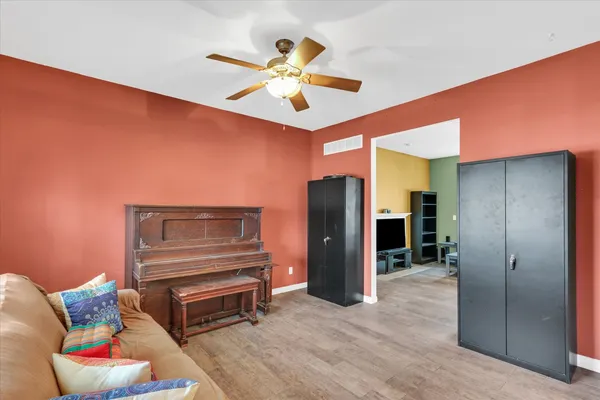 a view of livingroom with furniture