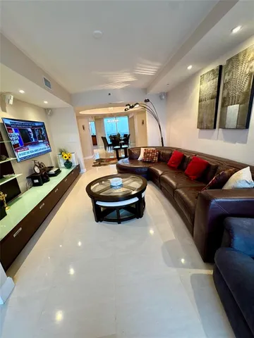 $7,500 | 19111 Collins Avenue, Unit 2807, Sunny Isles Beach, FL 33160