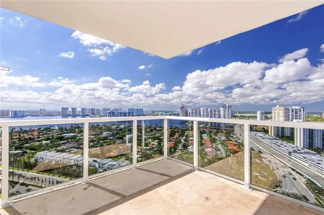 $7,500 | 19111 Collins Avenue, Unit 2807, Sunny Isles Beach, FL 33160