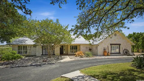 $785,000 | 145 Valley Home Road North, Comfort, TX 78013
