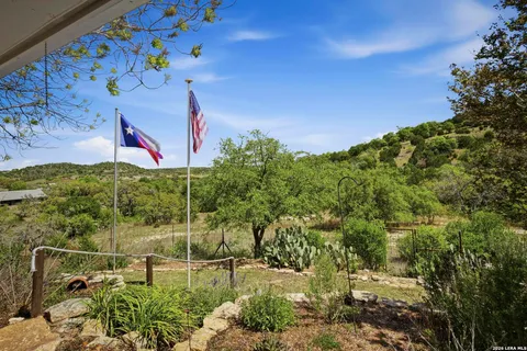 $785,000 | 145 Valley Home Road North, Comfort, TX 78013