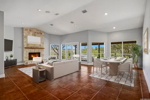 $785,000 | 145 Valley Home Road North, Comfort, TX 78013
