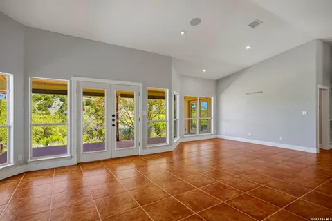 $785,000 | 145 Valley Home Road North, Comfort, TX 78013