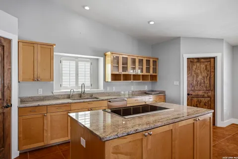 $785,000 | 145 Valley Home Road North, Comfort, TX 78013