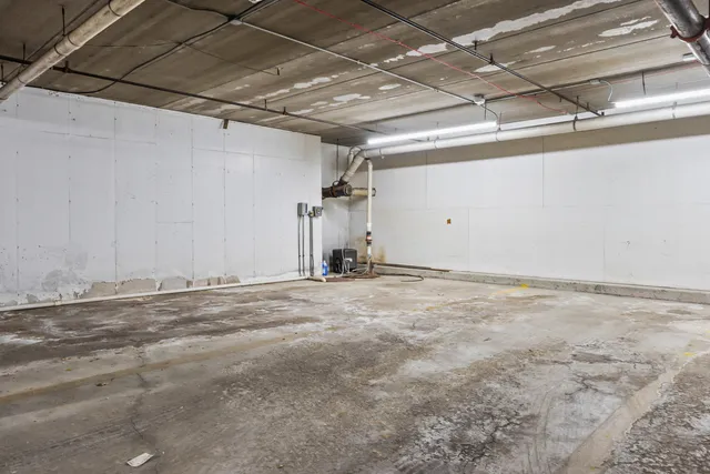 $349,900 | 2086 St Johns Avenue, Unit 306, Highland Park, IL 60035