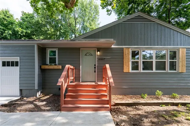 $349,950 | 6807 West 77th Street, Overland Park, KS 66204