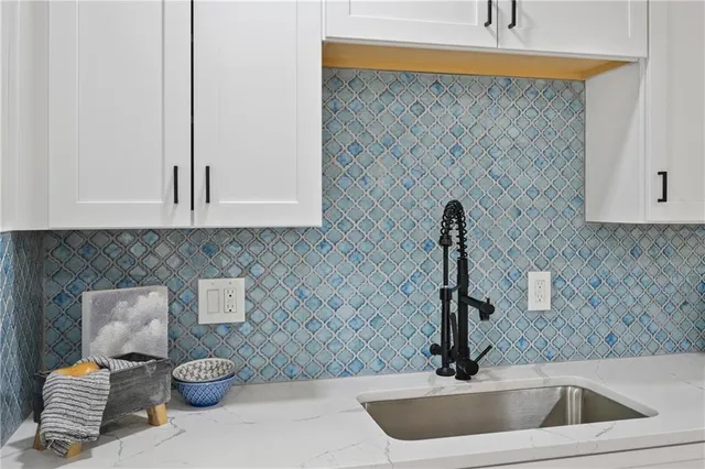 $349,950 | 6807 West 77th Street, Overland Park, KS 66204