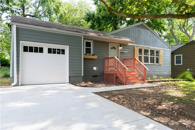 $349,950 | 6807 West 77th Street, Overland Park, KS 66204