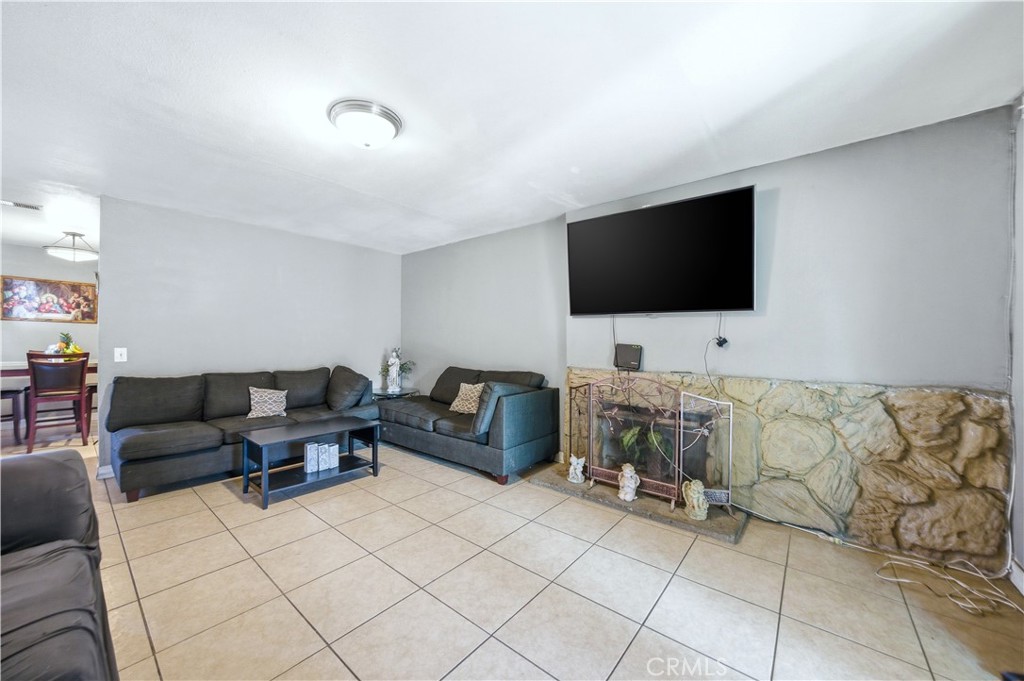 1230 Arthur Avenue Riverside, CA 92501 - Photo 5 of 37