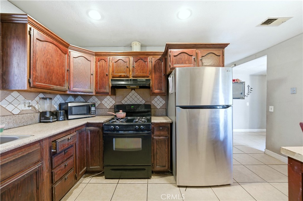 1230 Arthur Avenue Riverside, CA 92501 - Photo 8 of 37