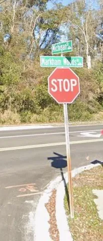 a sign that is on the side of a wall