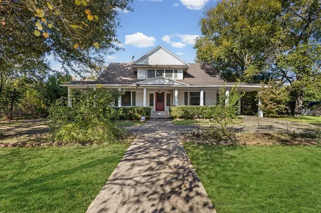 $299,900 | 511 Highland Avenue, Waxahachie, TX 75165
