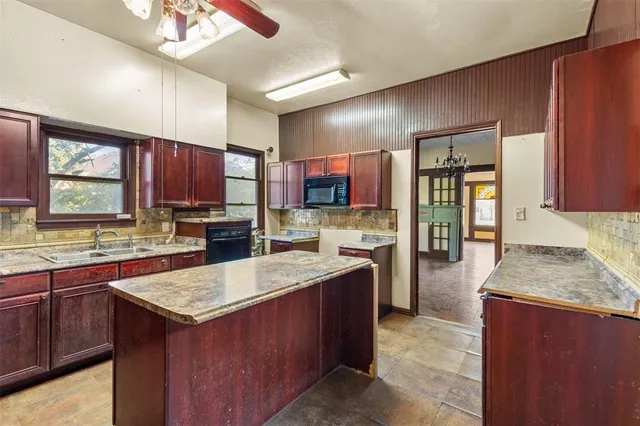 $299,900 | 511 Highland Avenue, Waxahachie, TX 75165