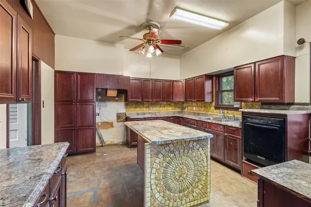 $299,900 | 511 Highland Avenue, Waxahachie, TX 75165