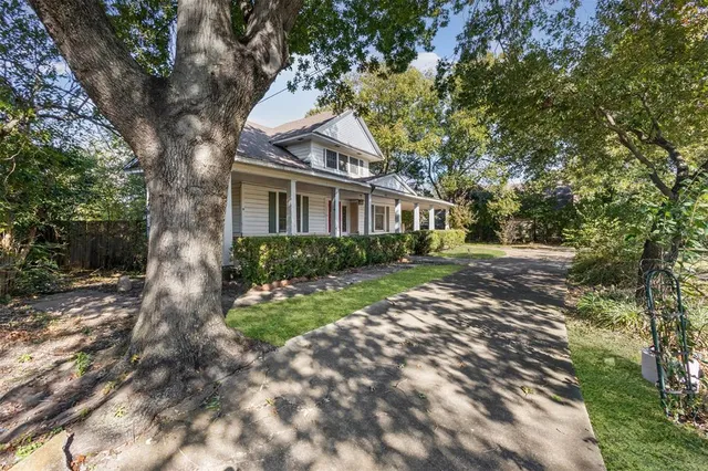 $299,900 | 511 Highland Avenue, Waxahachie, TX 75165