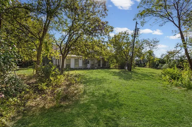 $299,900 | 511 Highland Avenue, Waxahachie, TX 75165