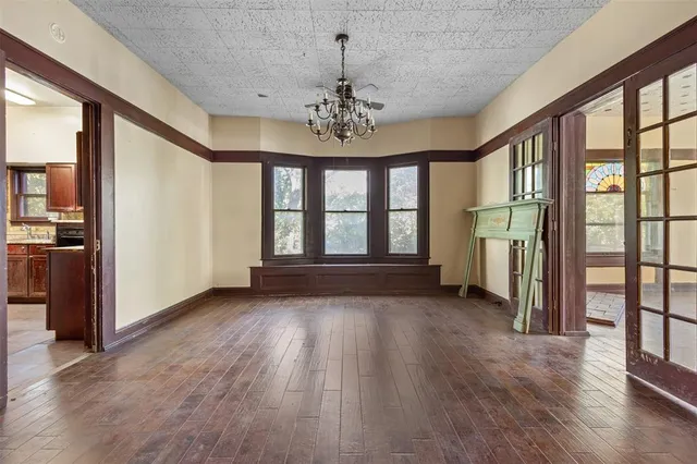 $299,900 | 511 Highland Avenue, Waxahachie, TX 75165