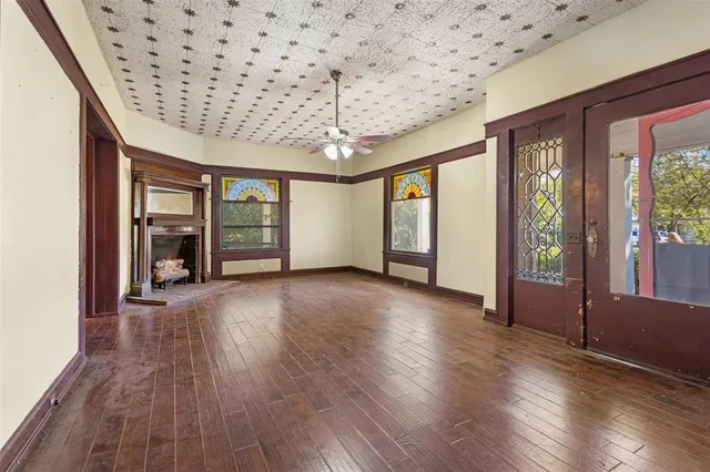 $299,900 | 511 Highland Avenue, Waxahachie, TX 75165