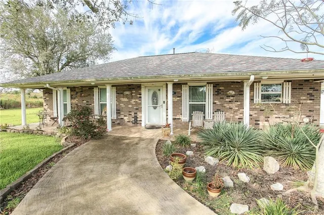 $199,900 | 910 Oak Lane, Hackberry, LA 70645