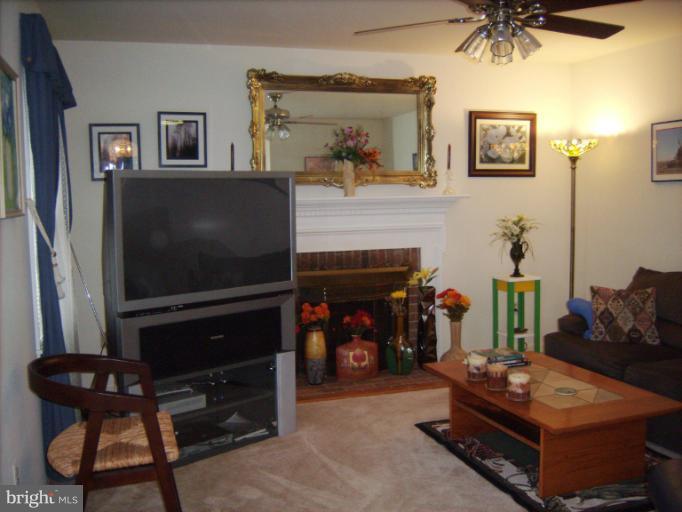 5284 Courtneys Corner Road Sumerduck, VA 22742 - Photo 17 of 26 Family Room
