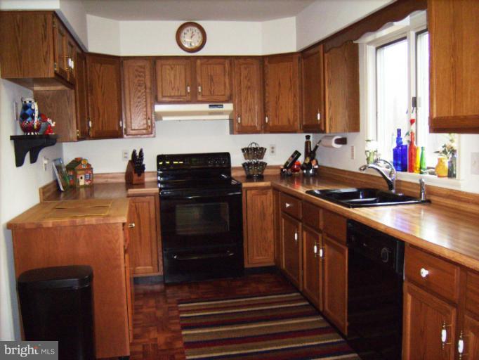 5284 Courtneys Corner Road Sumerduck, VA 22742 - Photo 4 of 26 Kitchen