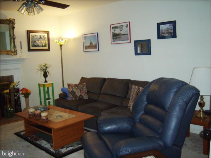 5284 Courtneys Corner Road Sumerduck, VA 22742 - Photo 5 of 26 Family Room