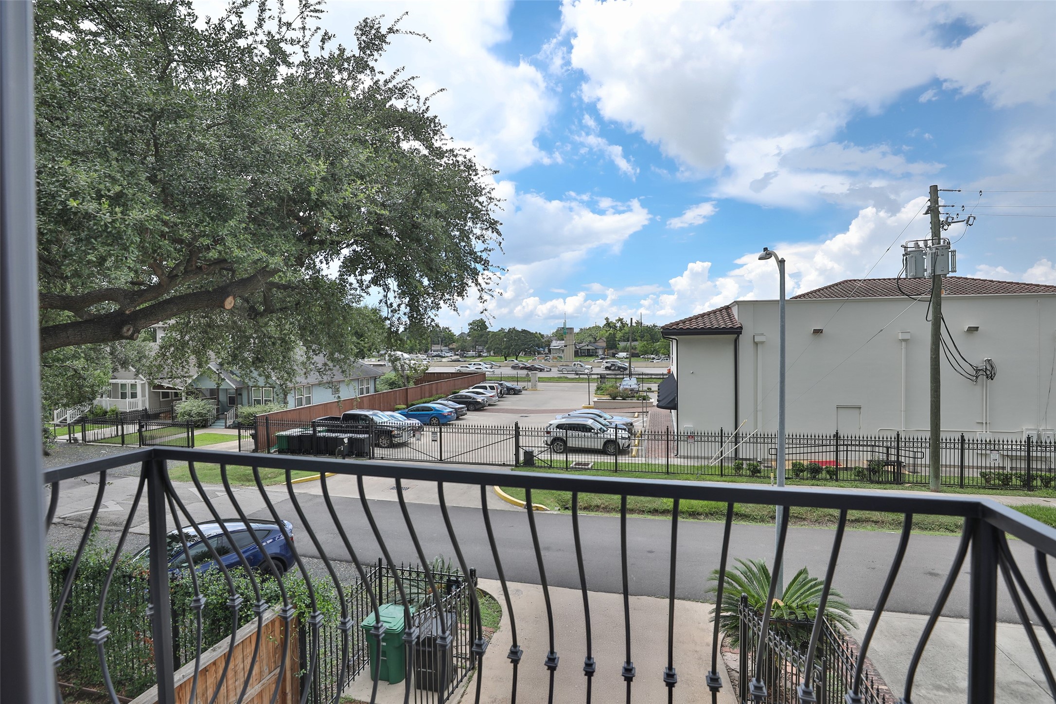 826 East 29th Street Houston, TX 77009 - Photo 22 of 32 Balcony in second bedroom with a view of the front.