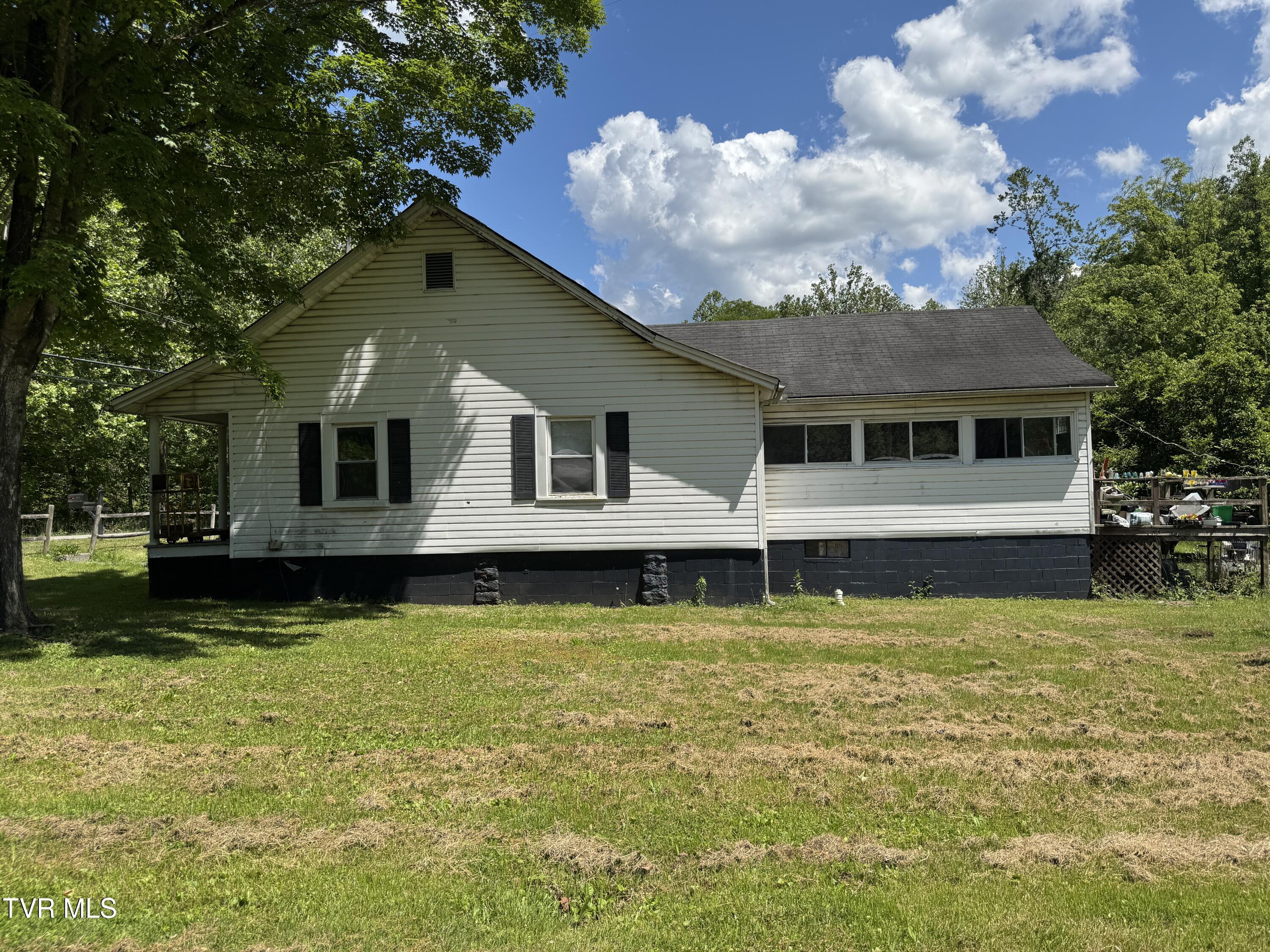 2342 Roda Road Appalachia, VA 24216 - Photo 6 of 6 LEFT SIDE VIEW
