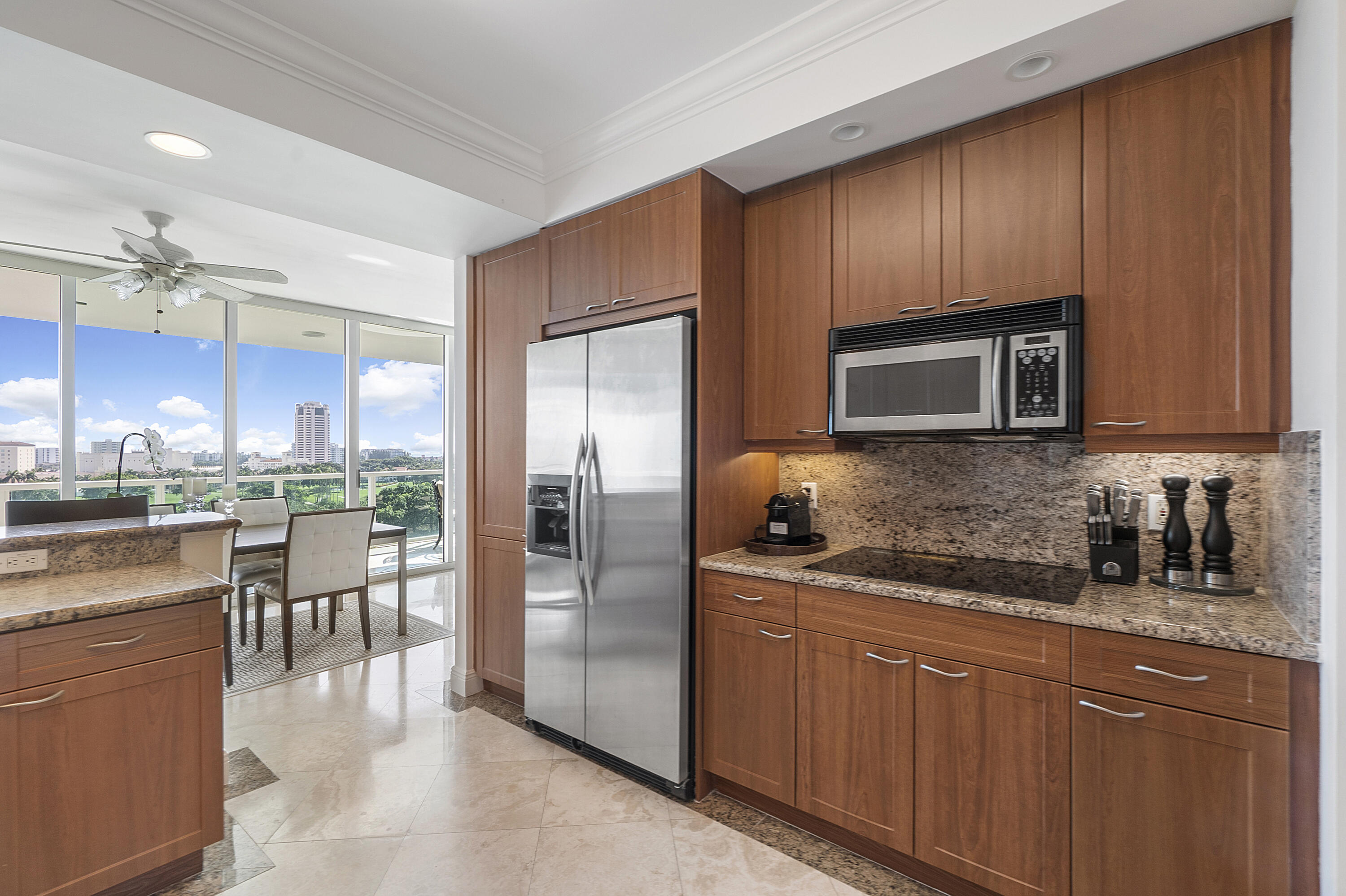 550 Southeast Mizner Boulevard, Unit B810 Boca Raton, FL 33432 - Photo 4 of 50 Kitchen