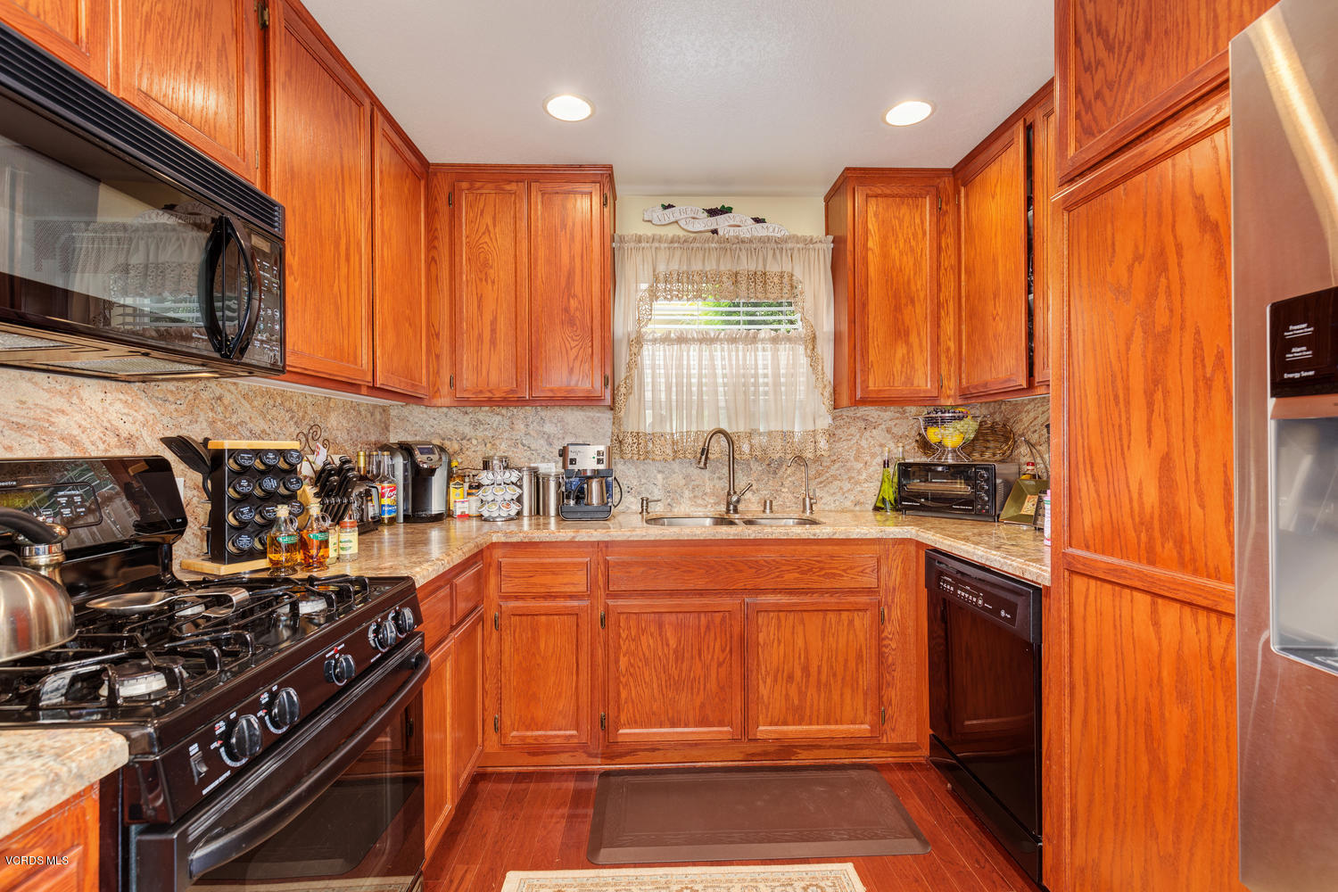 11180 Darling Road Ventura, CA 93004 - Photo 17 of 57 11180 Darling Rd Ventura CA-large-011-23