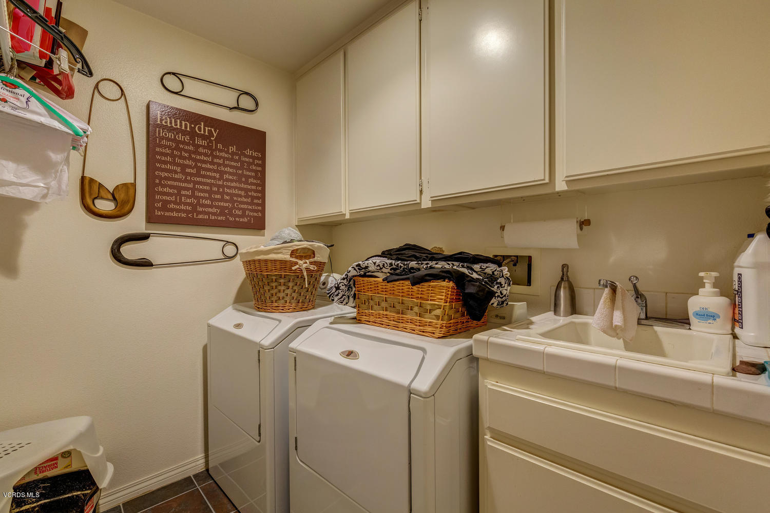 11180 Darling Road Ventura, CA 93004 - Photo 35 of 57 11180 Darling Rd Ventura CA-large-021-33