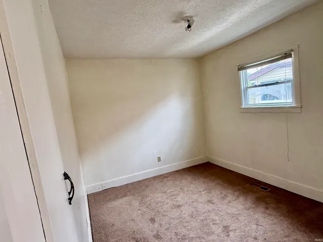 $189,900 | 921 Lincoln Avenue, Bedford, IN 47421