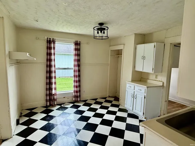 $189,900 | 921 Lincoln Avenue, Bedford, IN 47421