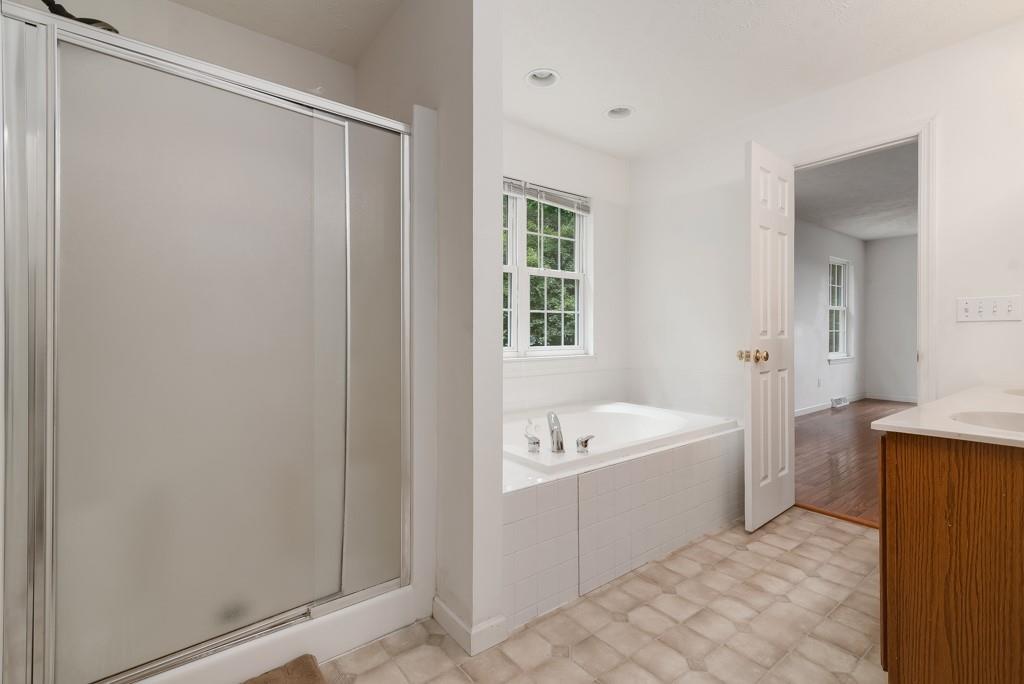 2389 Jenkinson Drive Pittsburgh, PA 15237 - Photo 20 of 29 a spacious bathroom with a tub sink and mirror