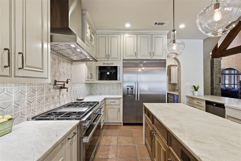 129 Trinity Bluffs Road Aledo, TX 76008 - Photo 4 of 40