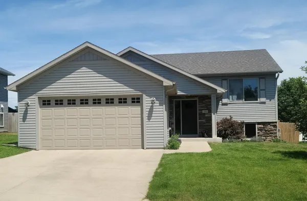 $359,900 | 284 Highlands Avenue, Zumbrota, MN 55992