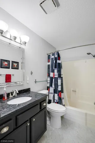 $129,900 | 1011 41st Avenue Northeast, Unit 306, Columbia Heights, MN 55421