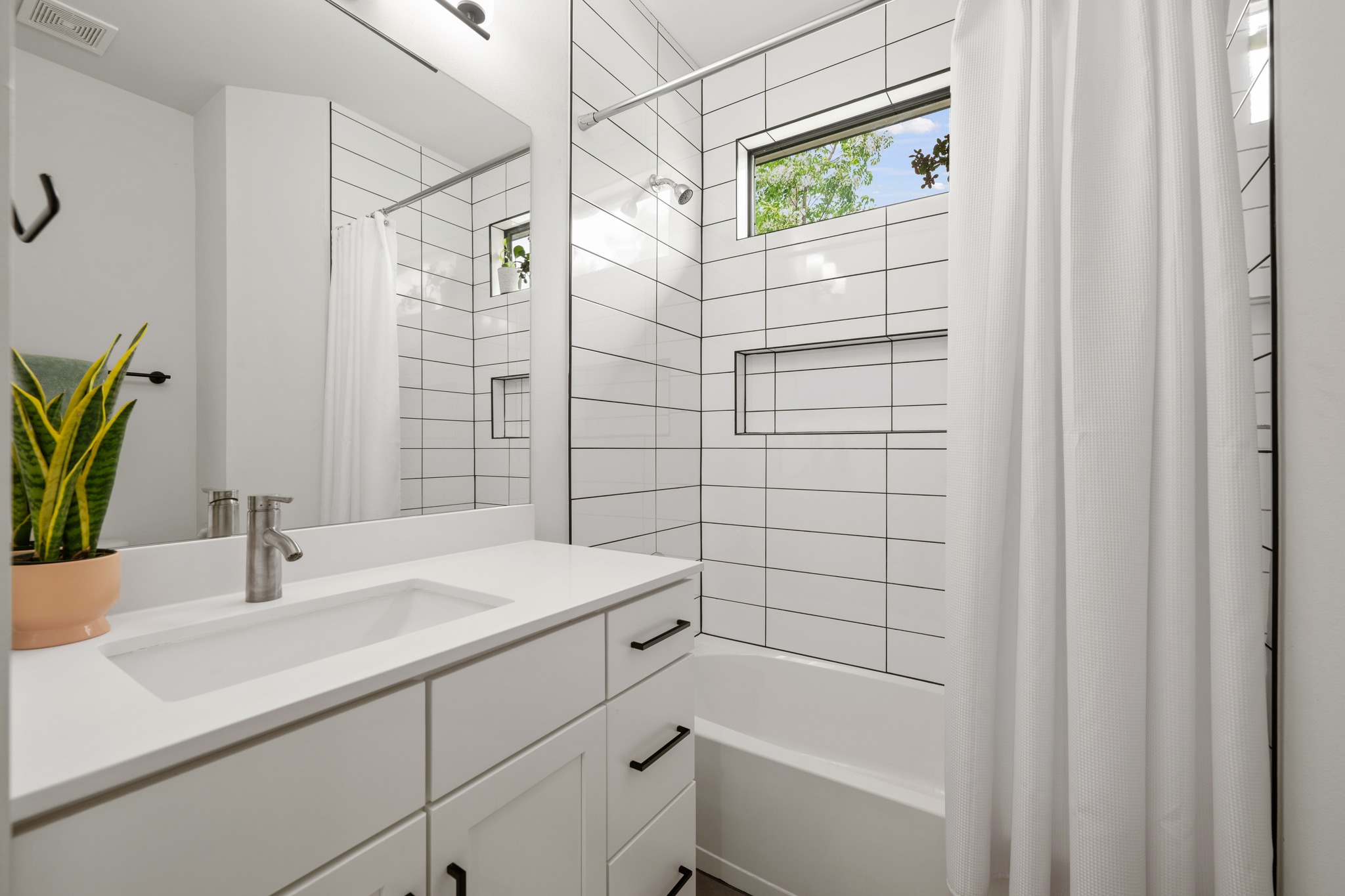 1710 Adina Street, Unit 2 Austin, TX 78721 - Photo 21 of 32