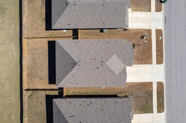 $325,000 | 1644 T H Johnson Drive, Taylor, TX 76574