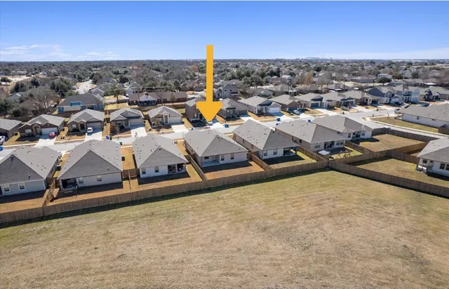 $325,000 | 1644 T H Johnson Drive, Taylor, TX 76574