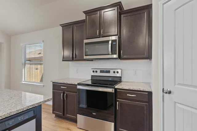 $325,000 | 1644 T H Johnson Drive, Taylor, TX 76574