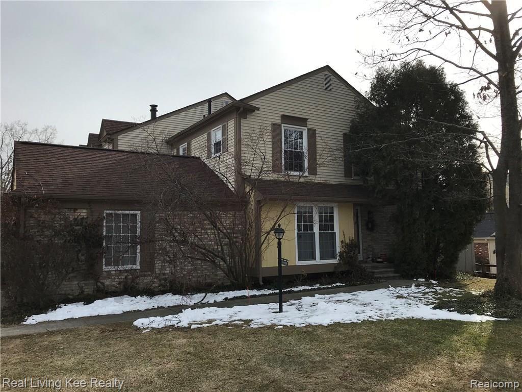 1406 Crescent Lane, Unit 343 Rochester Hills, MI 48306 - Photo 1 of 15