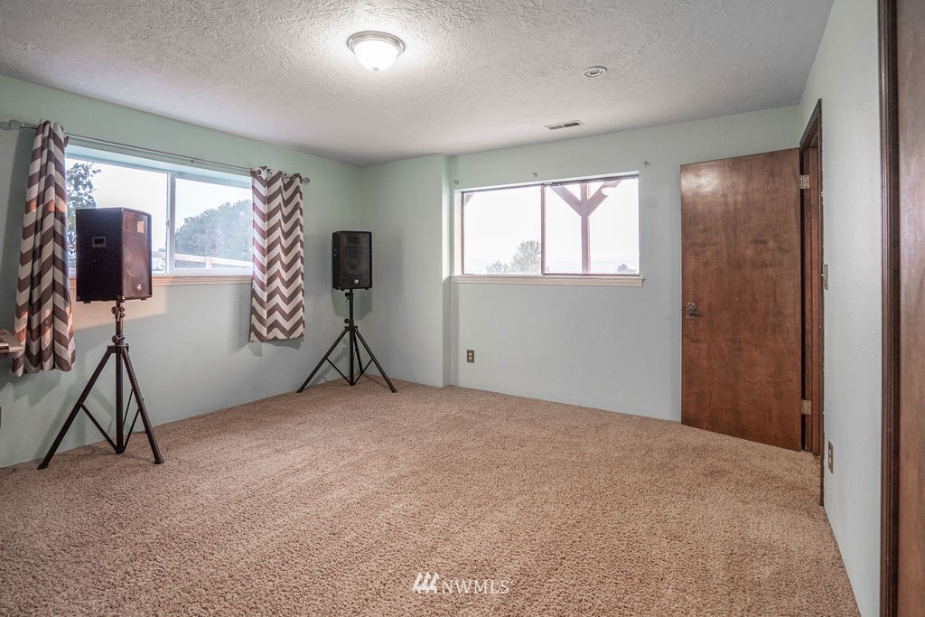 871 South Crestline Road Othello, WA 99344 - Photo 36 of 39 a view of an empty room with windows