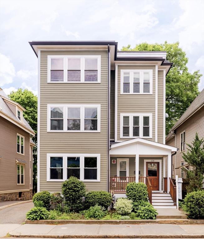 114 Davis Avenue, Unit 2 Brookline, MA 02445 - Photo 1 of 20