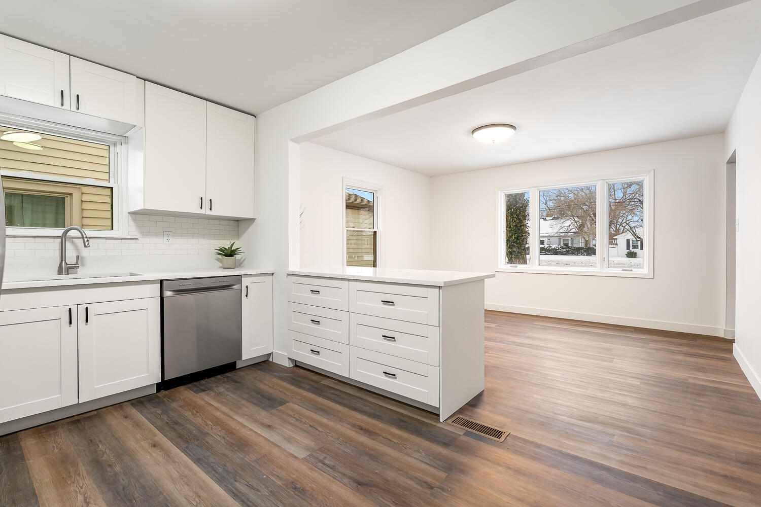 3233 Ridge Road Highland, IN 46322 - Photo 10 of 37 1500x1000